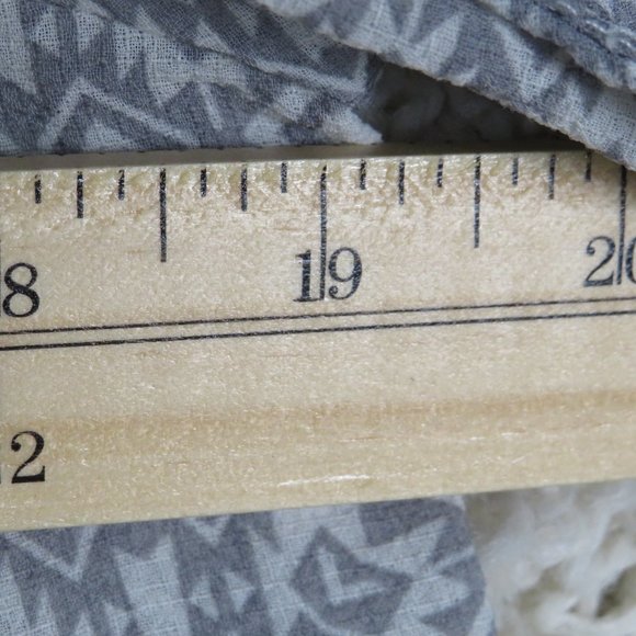 Xhilaration*Women's Cold Shoulder Long Sleeve Key Hole Back Curved Hem Blouse~ M - Picture 5 of 8